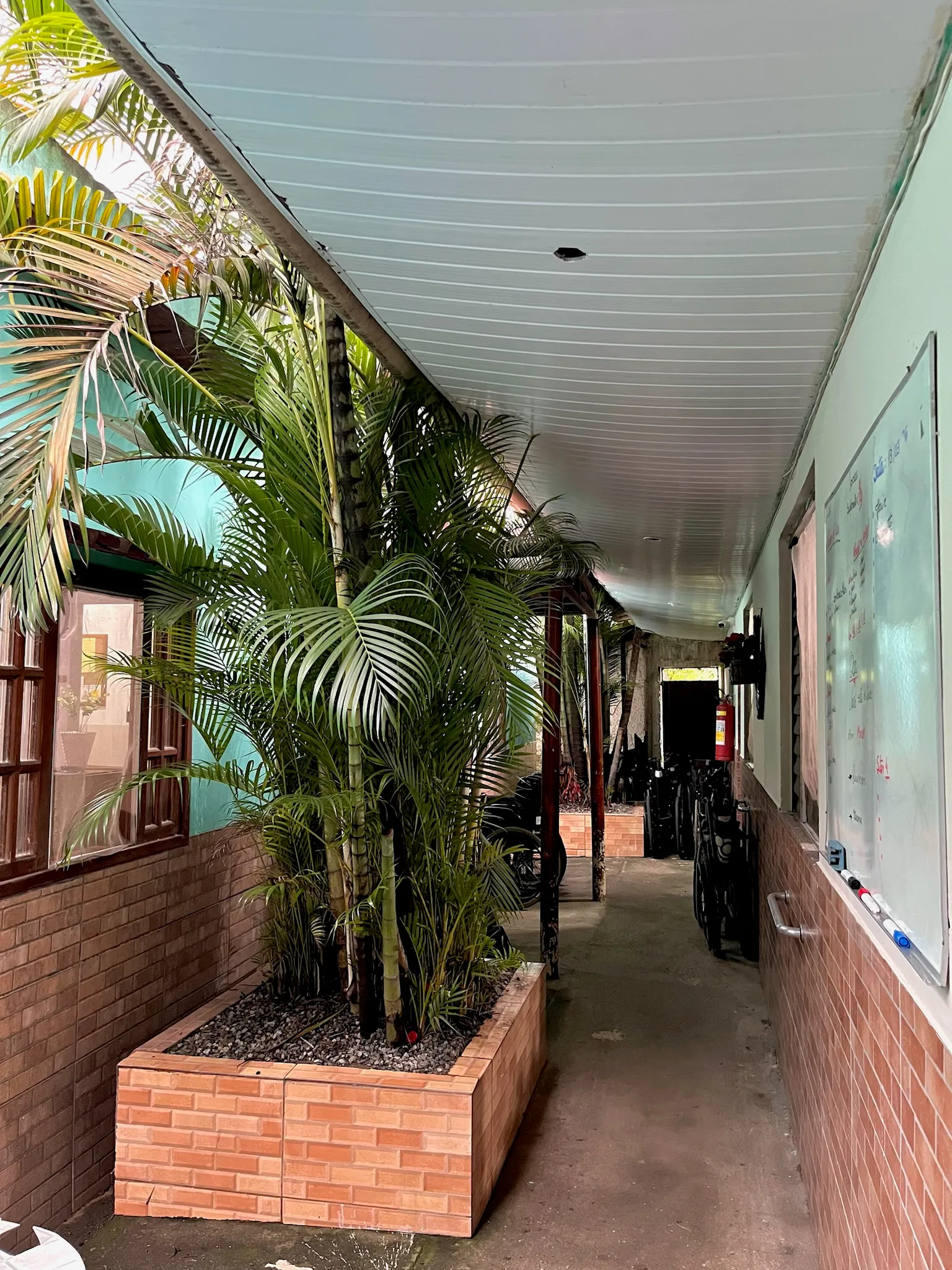 Corredores e nova estrutura da clínica